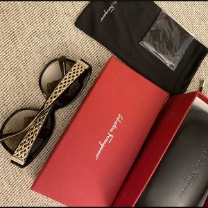 Salvatore Ferragamo - sunglasses /shade